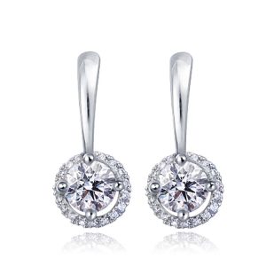 Los pendientes Damazin Diamond son elaborados minuciosamente a mano en Oro de 18k y diamantes talla Brillante, disponible en varias medidas desde 0,20 hasta 1ct. Pureza VS-Color D-F.